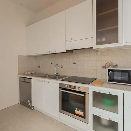 Suityrhome San Giovanni 11 *